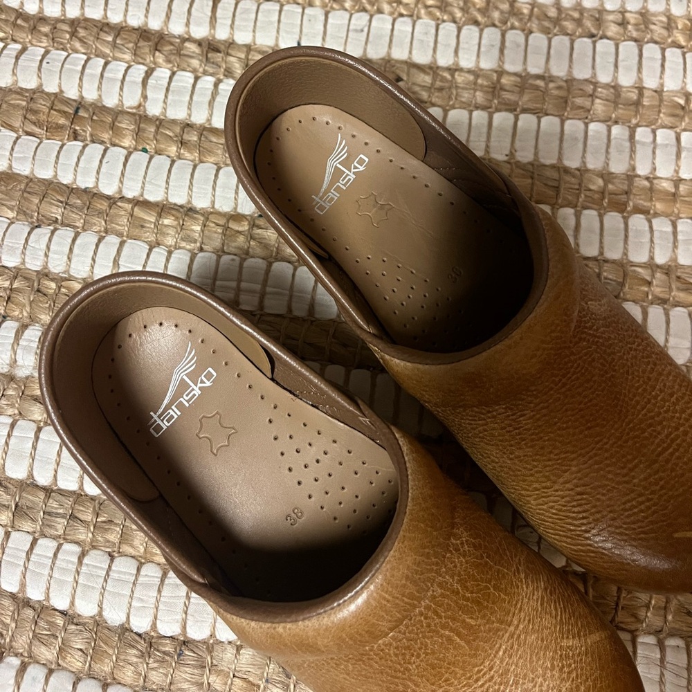 Dansko Pro Honey Distressed Clog - Picture 4 of 7